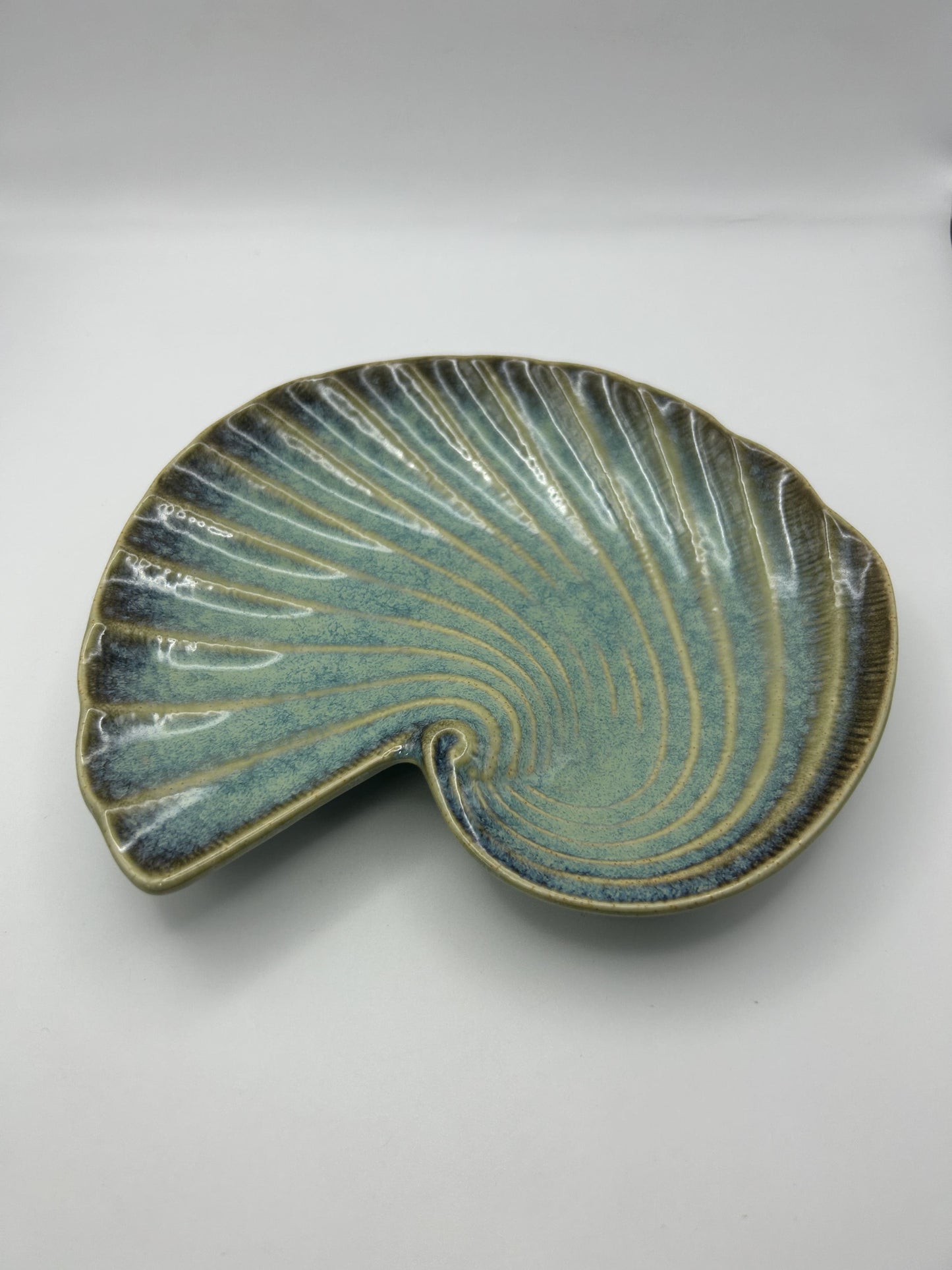 Plato Con Forma de Caracola de 20,3 Cm