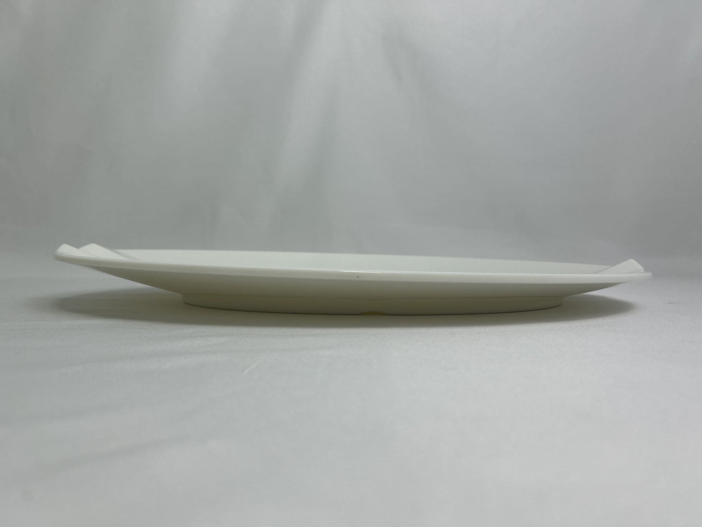 Plato Con Forma de Ovalo de 30,5 Cm